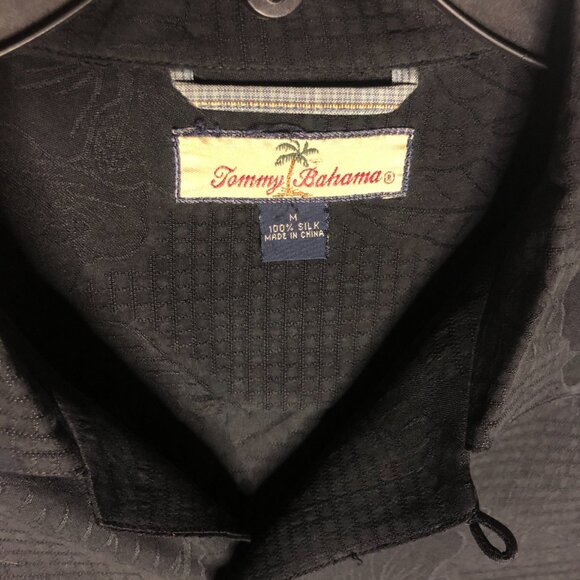 Tommy Bahama Men's 100% Silk Hawaiian Button Down Size Medium - Picture 2 of 3